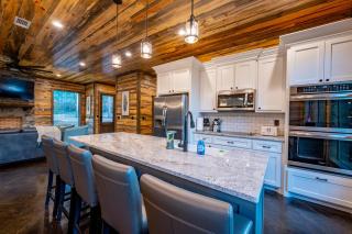 Tranquil Haven - Sleeps 21-Luxury Modern Retreat! - 7