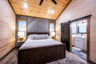 Tranquil Haven - Sleeps 21-Luxury Modern Retreat! - 6