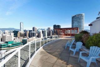 Best Location! Spacious 1 Bedroom Loft with Sofa Bed - 9