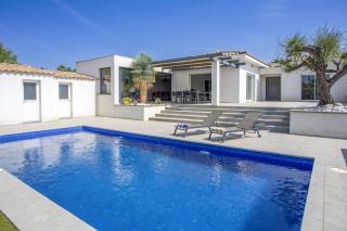 Villa Terre Des Vins by Villa Plus - 9