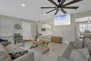 Beautiful Home with heated pool and Fenced Yard by Siesta Key! - 9