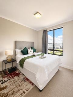 Chic Sandton Apt at The Cube Pool - 9