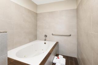 HomePointe Inn & Suites - 3