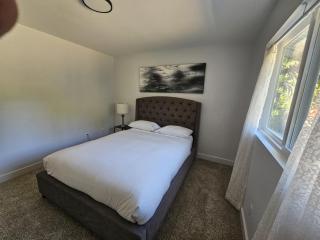 Luxury Nature Retreat, Maple Ridge - 2