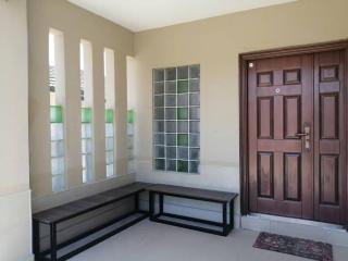 Tastefully-furnished luxurious apartments - 4
