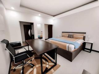 Tastefully-furnished luxurious apartments - 3
