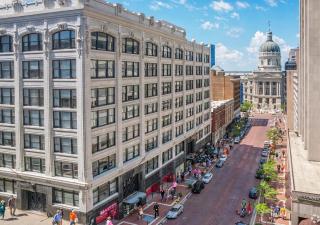 Apartment Downtown Indianapolis with Direct Access to Convention Center - 0