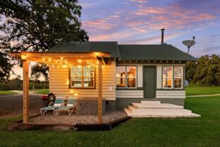 Cedar Nest - Lakefront Cabin Retreat - 0