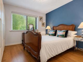 3 Bedrooms with Garden, The Coast, Dublin - 3