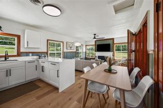 Cedar Nest - Lakefront Cabin Retreat - 6