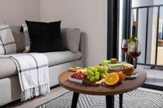 Sleek Modern 1BR w,Balcon WIFI POOL & GYM - 0