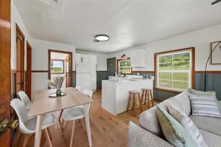 Cedar Nest - Lakefront Cabin Retreat - 2
