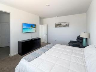 Modern 3BR Casa Grande Retreat Pool Access I-10 - 3