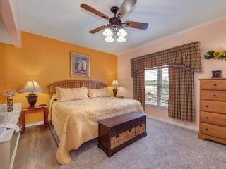 Creekside Hideaway Bear Crossing 403 - Pigeon Forge - 3