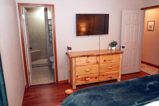 Cozy pet-friendly home near hiking trails and Lake Vermilion - 4