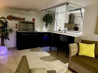 Reflections Broadbeach- Heated Pool! Complete Waterfront Entertainer with Huge Deck, Pool Table and Pontoon - 3