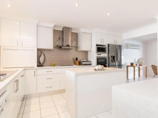 Reflections Broadbeach- Heated Pool! Complete Waterfront Entertainer with Huge Deck, Pool Table and Pontoon - 2