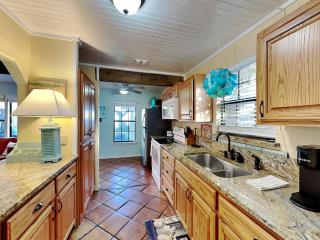 Caprice Cottage - Sun Harbor Cottage #1 - 4