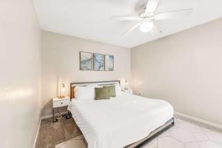 Bright 2BR King Suite w Gym& close to Downtown - 9
