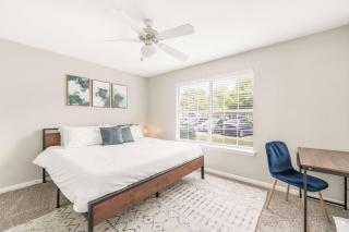 Bright 2BR King Suite w Gym& close to Downtown - 8