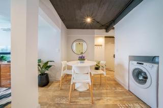 MOT ChicHaus 8 Lux Units 30 pax Daily Housekeeping! - 9