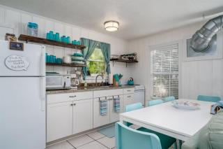 A Salty Texan - Sun Harbor Cottage #10 - 5
