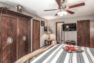 Tis Holiday Haus - 1