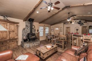 Cowboy Cabin - 8