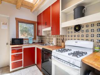 Kiva Cottage - 3