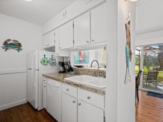 Beautiful Bay View Condo - 4