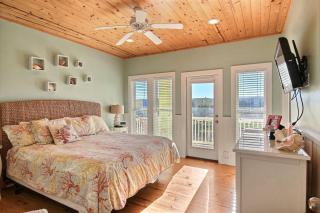 Ruby Redbird Roost - 2