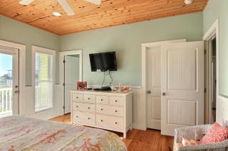 Ruby Redbird Roost - 1