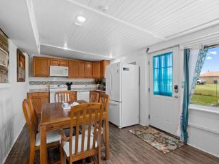 Little Cove Resort - 5