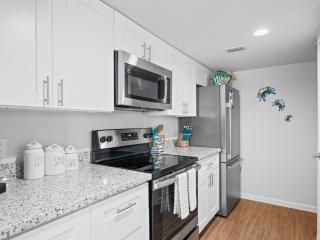 Bay Breeze Bungalow - 4