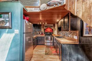 Pine Tin Inn - 3
