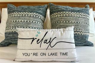 Whispering Oak- Lakefront Cabin Retreat - 1
