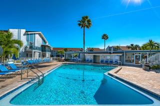 Madeira Beach Yacht Club 215F - 8