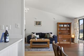 Magic on Malaghan with Lake Views - 7