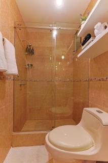 3BR Miraflores King Bed Free Parking Wifi - 3