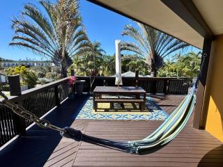 3BR Bali-Inspired Pool & Spa GC Skyline View - 6