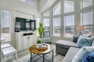 5 Mi to Beach: Family Fun, Modern with Great Views - 0