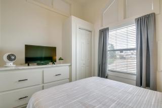 5 Mi to Beach: Family Fun, Modern with Great Views - 1