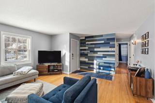 Nicollet Nook 2BR Ground-Floor Retreat - 8