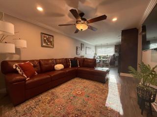 Parking - 5 min downtown - WD - TV bedroom - Pool - 0