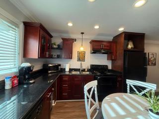 Parking - 5 min downtown - WD - TV bedroom - Pool - 9