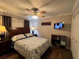 Parking - 5 min downtown - WD - TV bedroom - Pool - 8