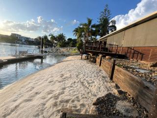 Reflections Broadbeach- Heated Pool! Complete Waterfront Entertainer with Huge Deck, Pool Table and Pontoon - 5