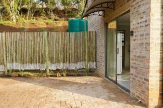 Macadamia nut farm stay - 8