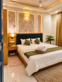 Purple Stays 1BHK Luxurious Cozy - 0