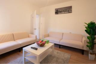 Spacious 2-Bedroom In Newcastle, Near Metrocentre With Free Parking & Ultra Fast Wi-Fi - 2